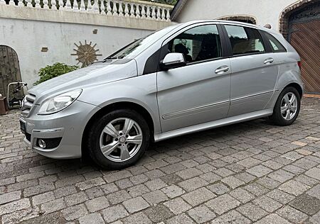 Mercedes-Benz B 180 CDI Automatik 2Hd PDC Super Zustand
