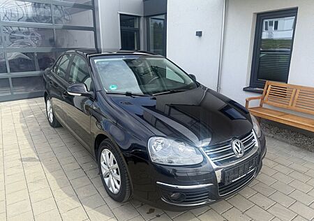 VW Jetta Volkswagen V Freestyle KLIMAAUT*NAVI*SHZ*PDC*TÜV NEU
