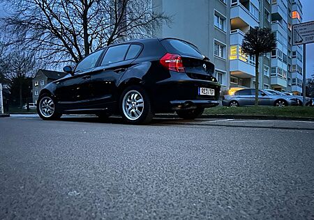 BMW 116i - Schwarz | TÜV bis 02.26