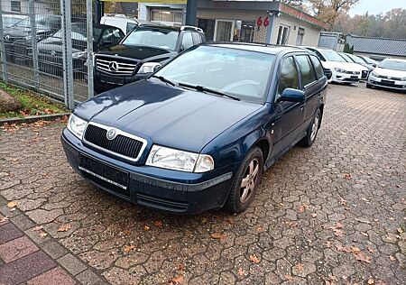 Skoda Octavia Combi Elegance / Klimaautomatik / 1. Han