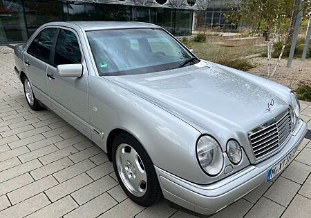 Mercedes-Benz E 320 AVANTGARDE Liebhaberwagen
