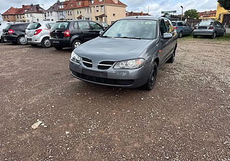 Nissan Almera Visia