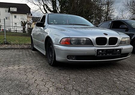 BMW 520i E39* * 178000km !!!* Kein Rost*