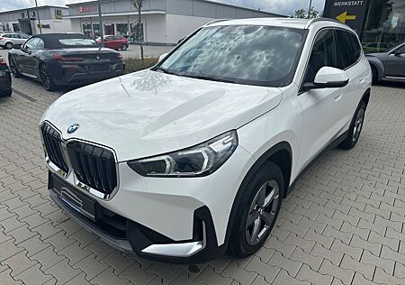 BMW X1 18i sDrive Premium-Paket AHK ACC LED SHZ