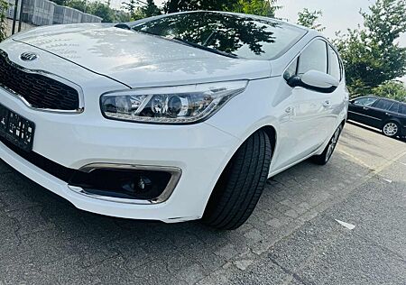 Kia Cee'd / Ceed 1.6 GDI Dream-Team Edition Drea...