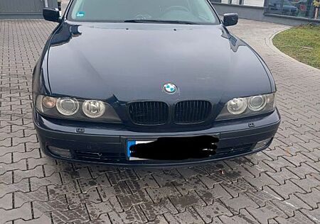 BMW 523i