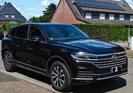 VW Touareg Volkswagen 3.0 V6 TDI Scheckheftgepflegt bei