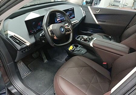 BMW iX 40 xDrive AHK LED Leder R.Cam Navi PDC SHZ