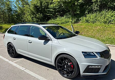 Skoda Octavia 2.0 TDI DSG 4x4 RS 18" RS*PANO*SHZ*AHK