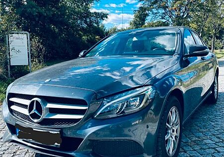 Mercedes-Benz C 180 -
