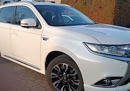 Mitsubishi Plug in Hybrid Outlander Plug-in Hybrid Outlander 2.0 MIVEC PLUG-IN H...