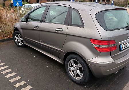 Mercedes-Benz B 170 - 150000KM AHK Schiebedach TÜV