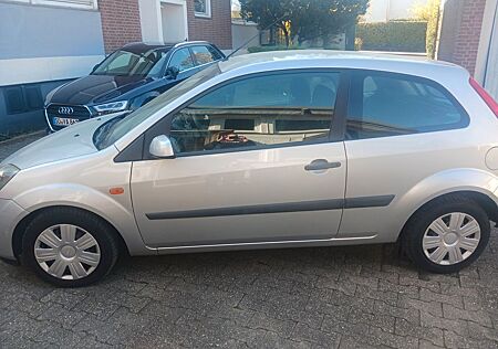 Ford Fiesta 1,4 16V Silver Magic Silver Magic