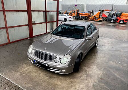 Mercedes-Benz E 200 KOMPRESSOR AVANTGARDE