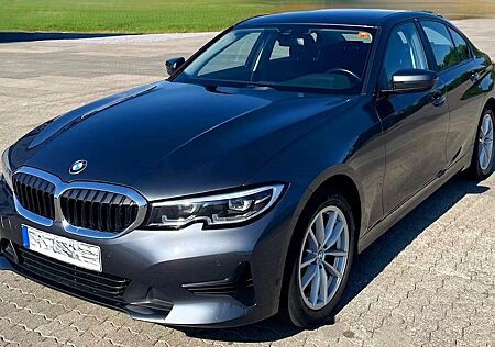 BMW 320i Advantage Limousine