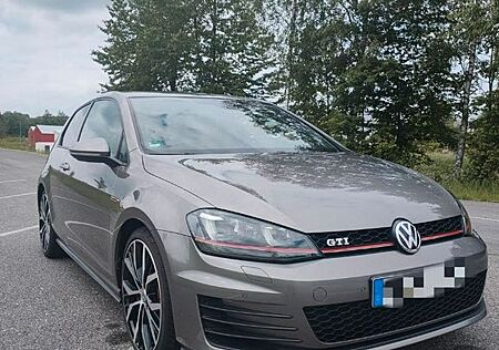 VW Golf Volkswagen VII GTI 1. Hand 8-fach bereift, Service neu