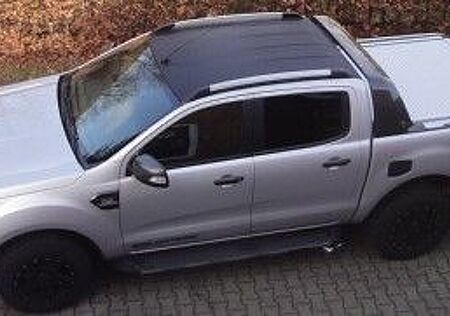 Ford Ranger Wildtrak mit Sportauspuff und Frontbügel