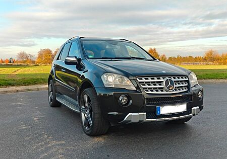 Mercedes-Benz ML 500 4MATIC - Peridotbraunmetallic AMG-Styling