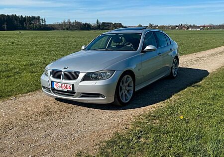BMW 330i e90 LEDER NAVI.