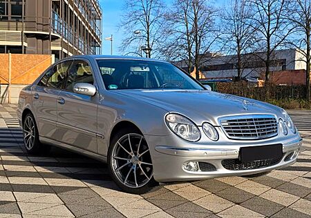 Mercedes-Benz E 220 E220CDI TOP ZUSTAND SERVICE/TüV Neu!