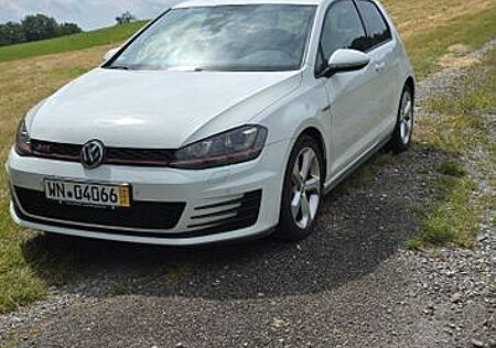 VW Golf Volkswagen 2.0 TSI GTI GTI