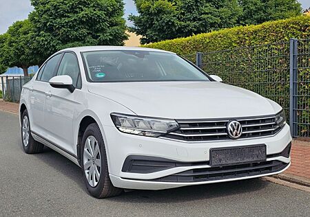 VW Passat Volkswagen 2.0 TDI SCR DSG Concep/151