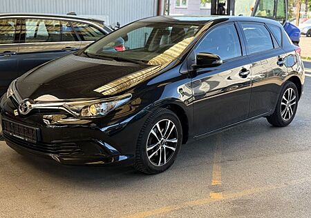 Toyota Auris Cool