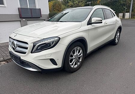 Mercedes-Benz GLA 200 Navi Leder