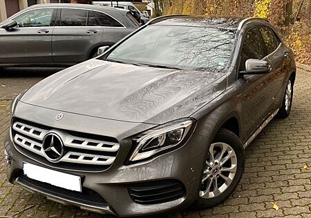 Mercedes-Benz GLA 200 Urban AMG Styling - 24.000 km