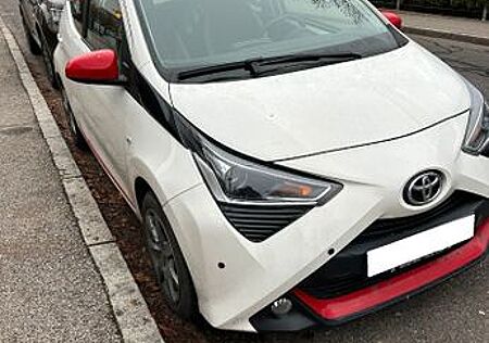 Toyota Aygo (X) Aygo (X) 1,0-l-VVT-i x-sky x-sky