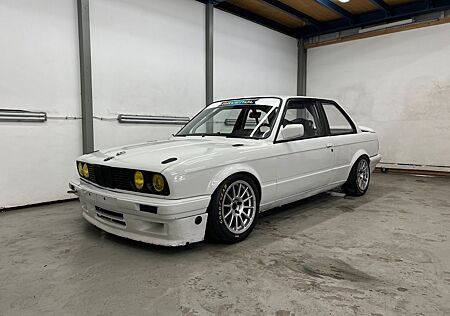 BMW 325i E30 Challenge Rennauto Trackday