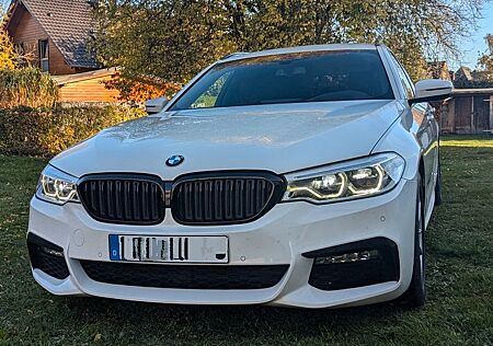 BMW 520d Touring*M-Paket*Ad LED*HUD*Keyless*AHK*Hifi