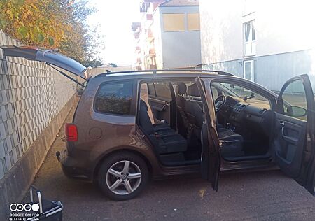 VW Touran Volkswagen 1.6 TDI DSG -