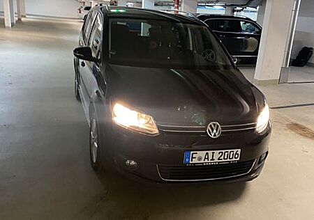 VW Touran Volkswagen 2.0 TDI 103kW -
