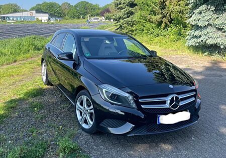 Mercedes-Benz A 180 BlueEFFICIENCY, Scheckheft , TÜV NEU