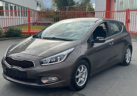 Kia ANDERE Ceed Spirit Winterpaket LED Euro5