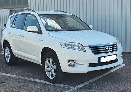 Toyota RAV 4 2,2-l-D-4D 4x4 Life Automatik Life