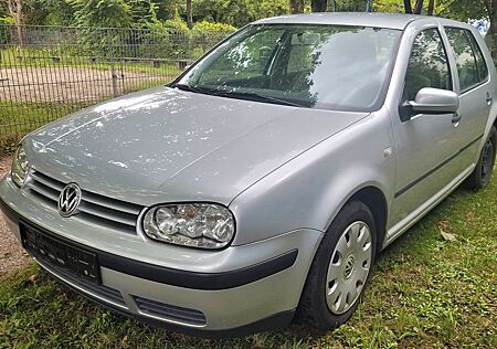 VW Golf Volkswagen IV 1.6 Benziner TÜV bis 06-2026