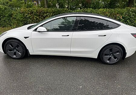 Tesla Model 3 Hinterradantrieb mit AHK