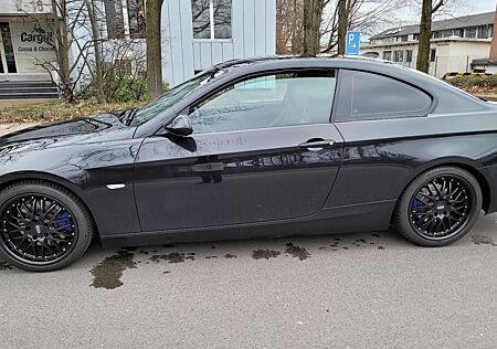 BMW 325i Coupé BJ2007 218PS Automatik Sportfahrwerk