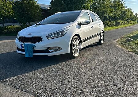 Kia Cee'd Sportswagon 1.6 CRDi 128 Platinum Edit...
