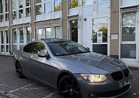 BMW 330i Coupé - TOP GEPFLEGT / Volles Scheckheft