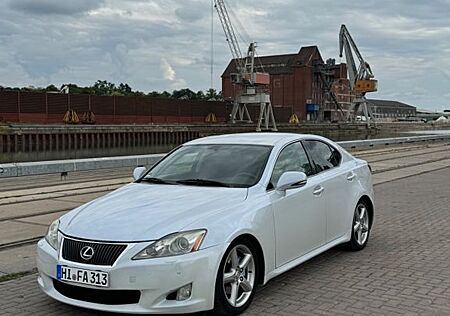 Lexus IS 220 220d -