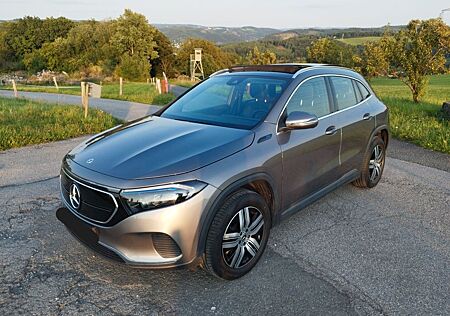 Mercedes-Benz EQA 300 4MATIC -