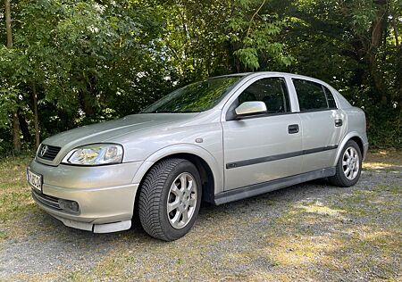 Opel Astra 1.6 -