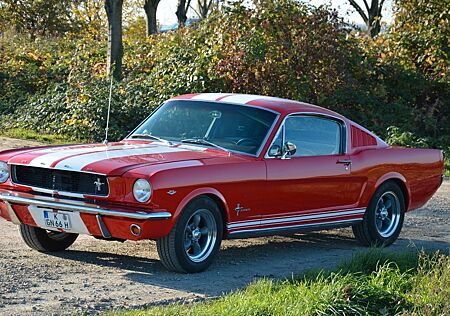 Ford Mustang Fastback 1966 Top-Zustand C-Code V8