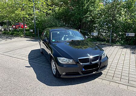 BMW 320i - E90