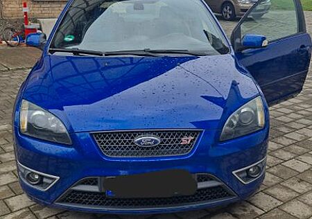 Ford Focus 2,5 ST 8-fach bereift + TÜV Juli 2026