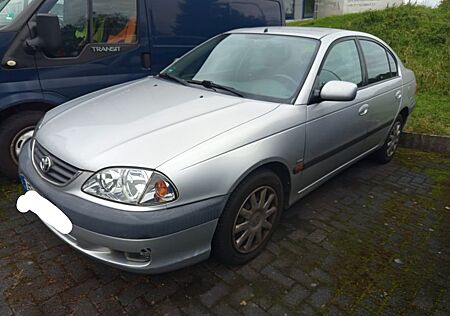 Toyota Avensis 1.6 linea luna Limited