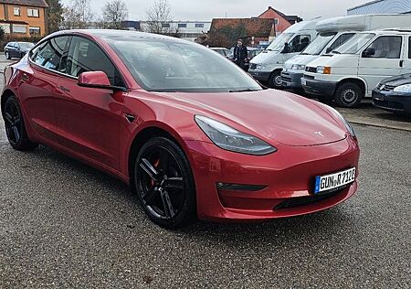 Tesla Model 3 Allradantrieb mit Dualmotor Performa...